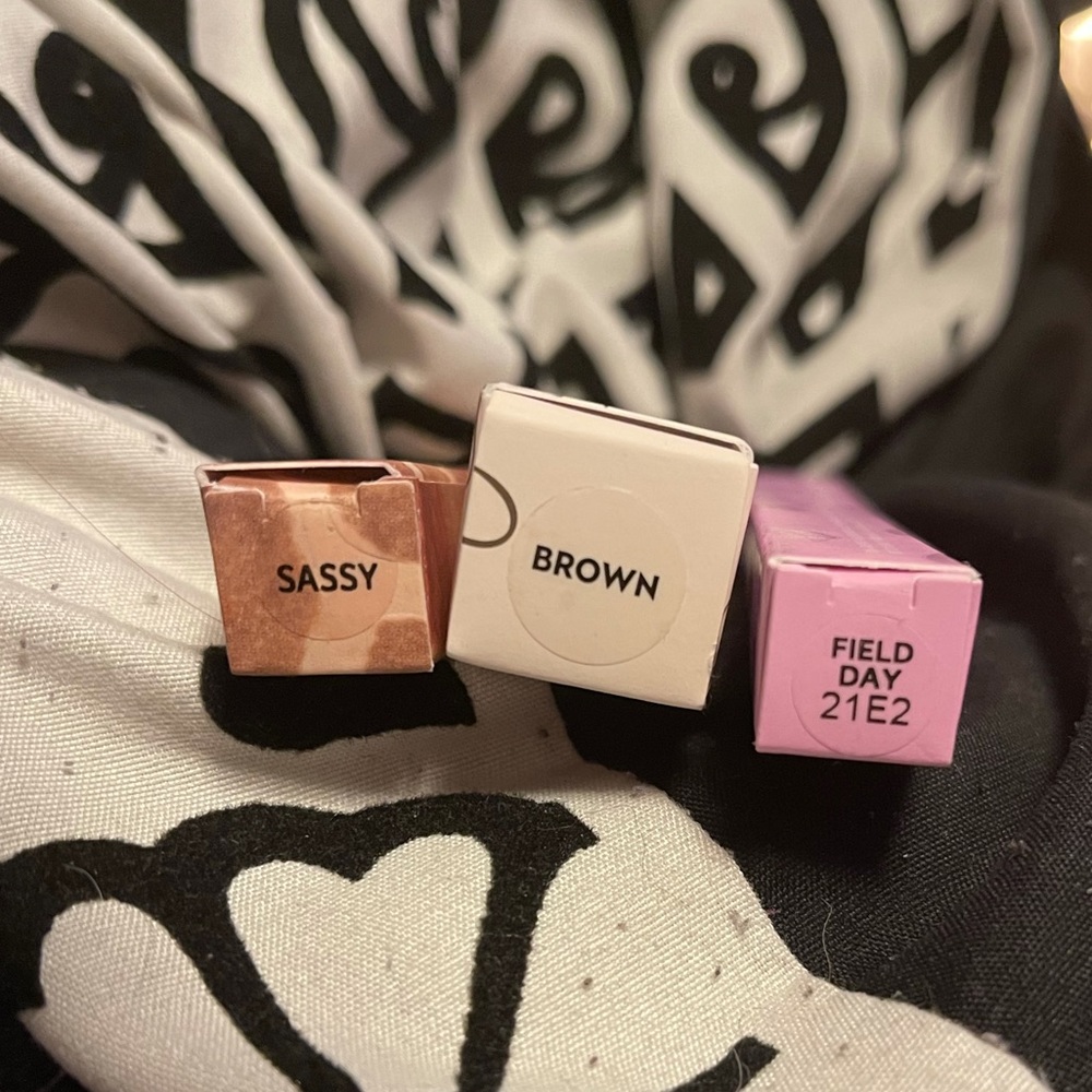 Colourpop bundle. - Picture 2 of 5